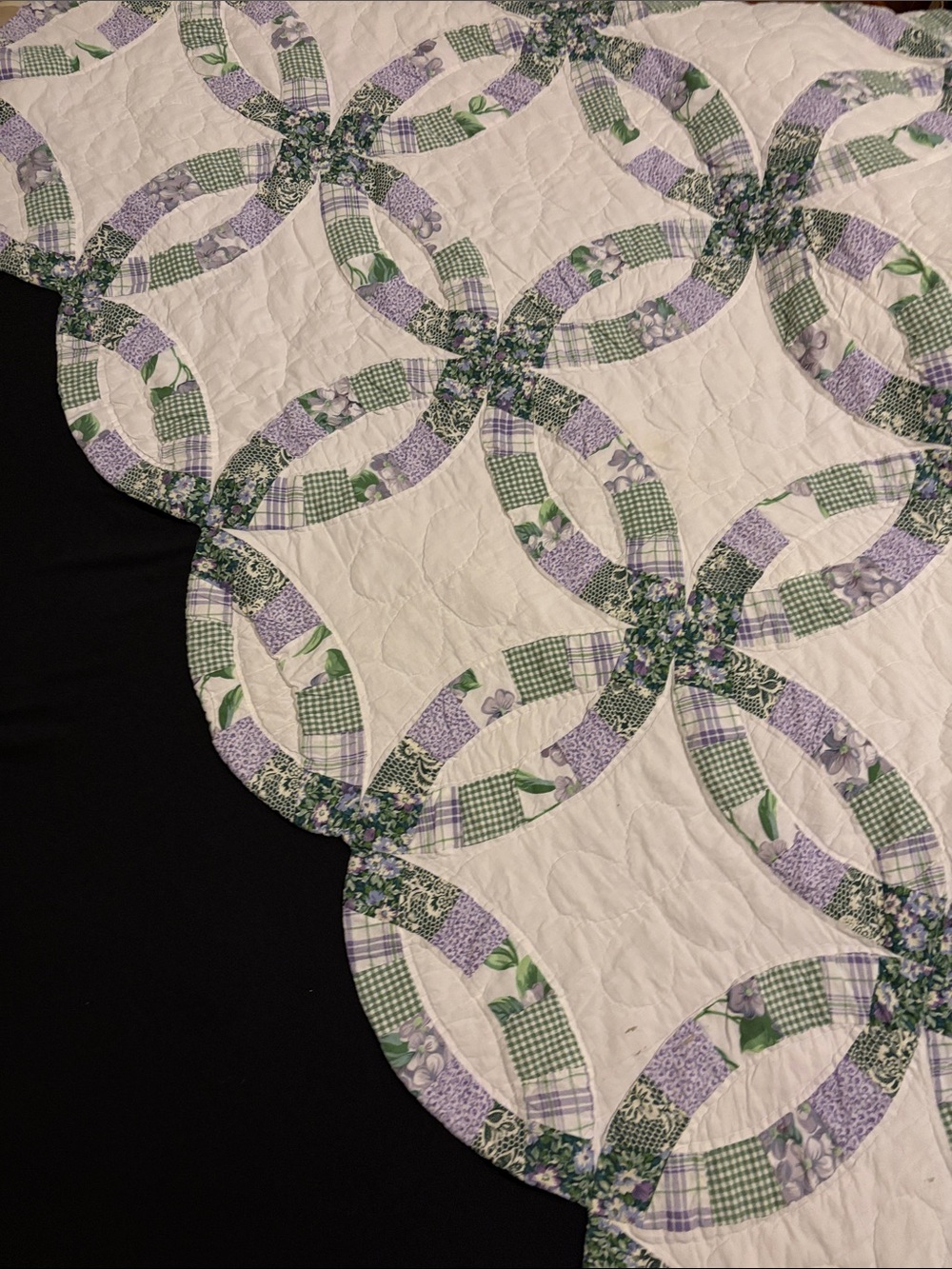 Classic Double Wedding Ring Quilt - White with Lavender & Green